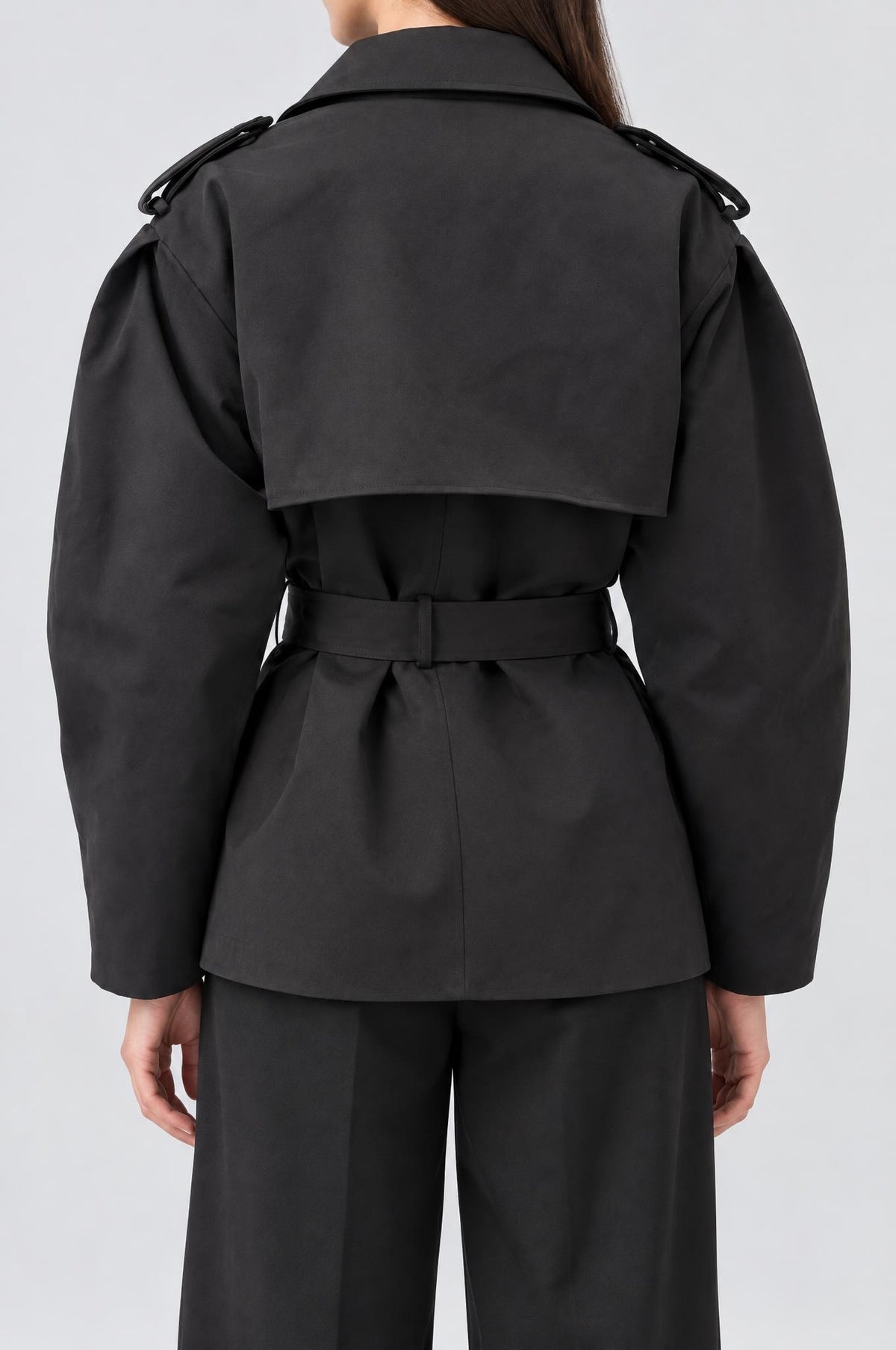 Gabardina manga abullonada V26159