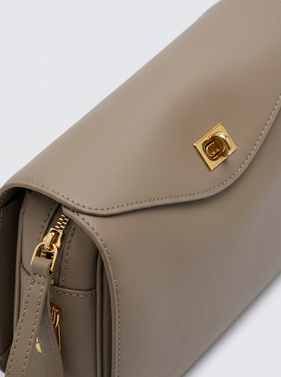 Bolso rectangular cierre oro 8047150