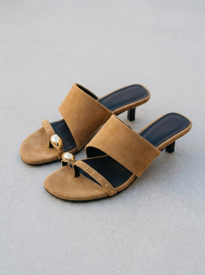 Sandalia taconcito ante tacha SF1625